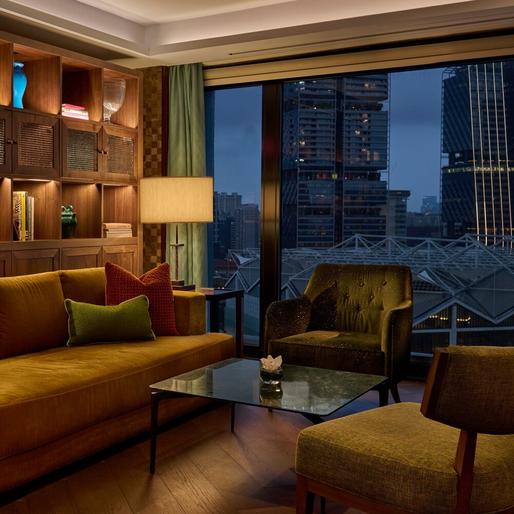Sip your Singapore Sling in the Mandarin Oriental